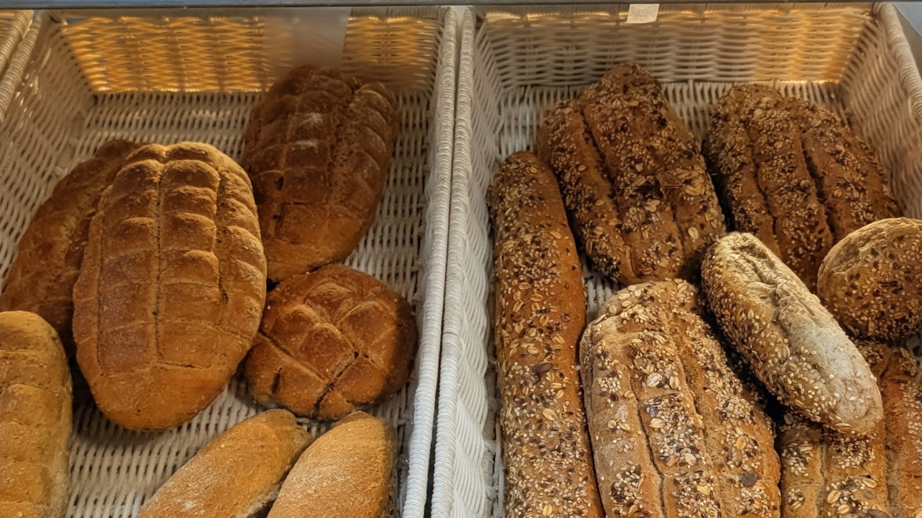 Pane integrale (left), the bread made out of unrefined wheat flour. Pane cereale, the bread made with whole grains and seeds.