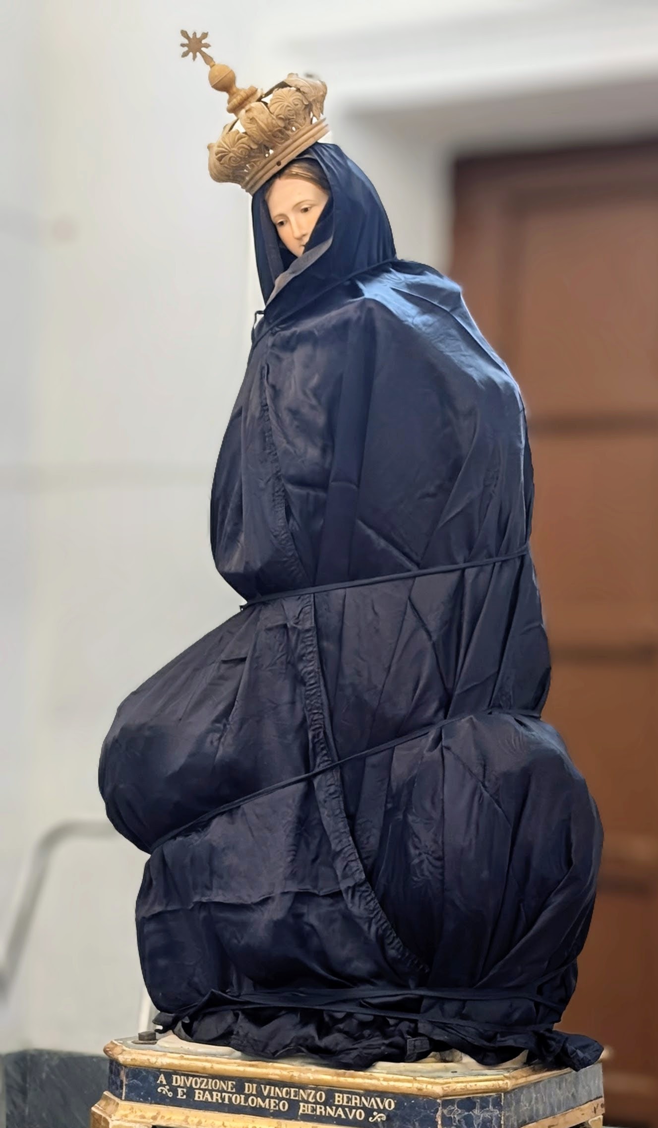 In preparation for "U 'Ncountru," Virgin Mary is fully wrapped in black 