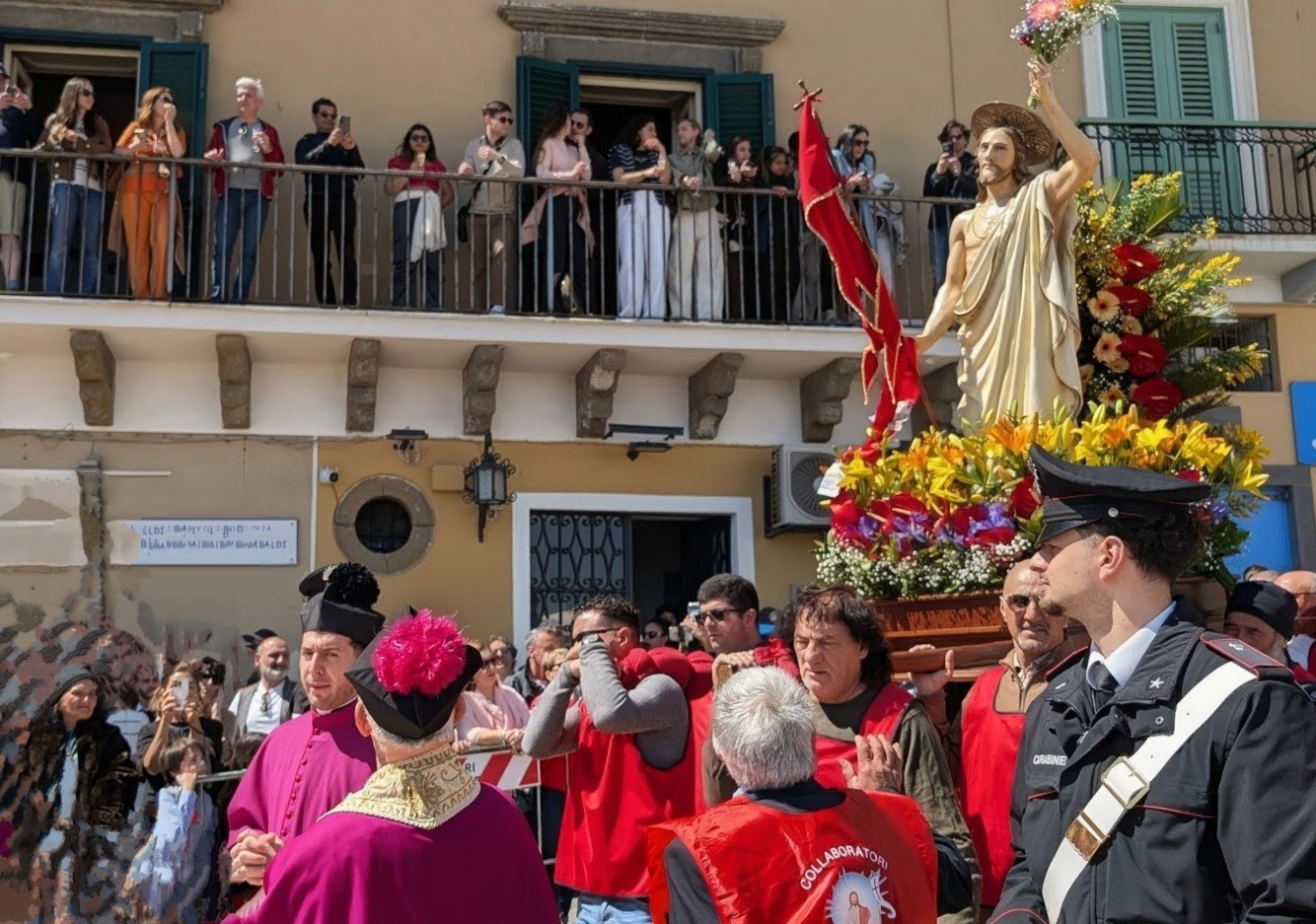 "U 'Ncontru," a traditional mysterious Easter procession on Aeolian islands.